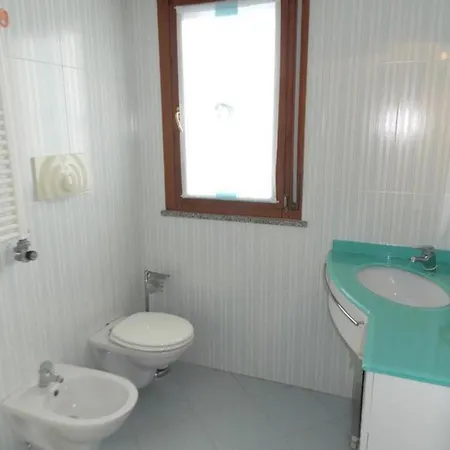 Cozy Vacation With Lovely Views In Apartment Grado