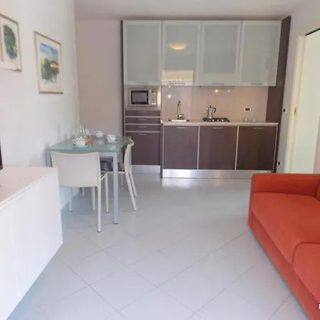Cozy Vacation With Lovely Views In Apartment Grado