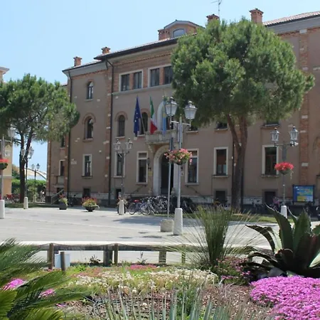 Cozy Vacation With Lovely Views In Apartment Grado